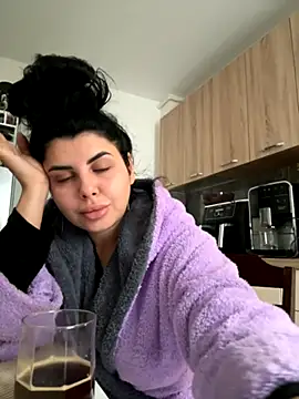 Snapshot of Scarlett-Dream chatting on 10/01/25, 05:24 Scarlett-Dream online show from 10/01/25, 05:24