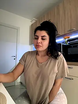 Snapshot of Scarlett-Dream chatting on 10/13/25, 06:02 Scarlett-Dream online show from 10/13/25, 06:02