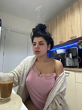 Snapshot of Scarlett-Dream chatting on 10/28/25, 07:01 Scarlett-Dream online show from 10/28/25, 07:01