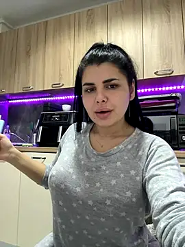 Snapshot of Scarlett-Dream chatting on 11/24/25, 04:23 Scarlett-Dream online show from 11/24/25, 04:23