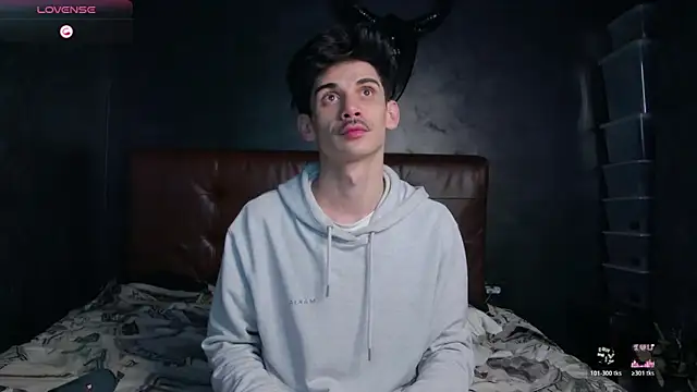 Snapshot of DanielCrush1 chatting on 02/19/26, 09:16 DanielCrush1 online show from 02/19/26, 09:16