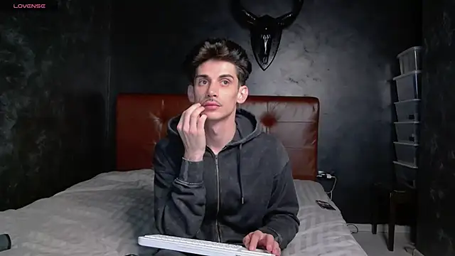 DanielCrush1 online show from 04/30/26, 08:57