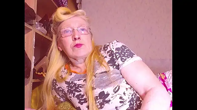 Snapshot of MadamBombShell chatting on 02/08/25, 07:59 MadamBombShell online show from 02/08/25, 07:59