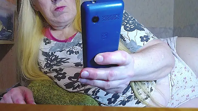 Snapshot of MadamBombShell chatting on 10/18/25, 01:23 MadamBombShell online show from 10/18/25, 01:23