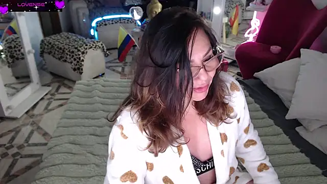 Snapshot of Myrnasexxx chatting on 06/05/26, 10:43 Myrnasexxx online show from 06/05/26, 10:43