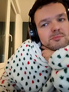 Snapshot of antoinepassion chatting on 01/19/25, 06:21 antoinepassion online show from 01/19/25, 06:21