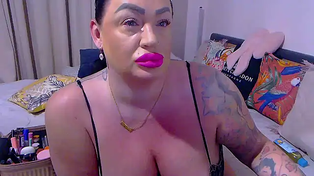 Snapshot of BustyVicky chatting on 05/27/26, 09:23 BustyVicky online show from 05/27/26, 09:23