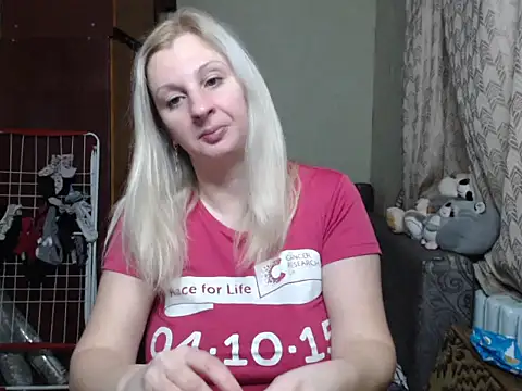 Snapshot of BustyBlond chatting on 01/19/25, 04:25 BustyBlond online show from 01/19/25, 04:25