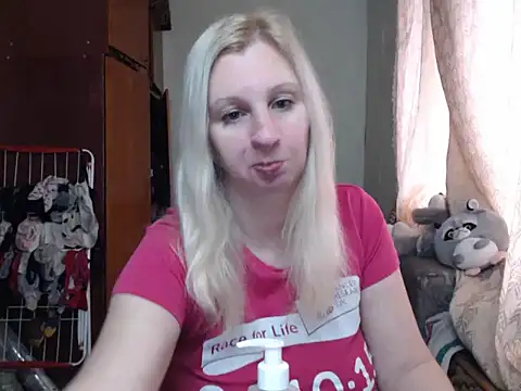 Snapshot of BustyBlond chatting on 01/22/25, 11:01 BustyBlond online show from 01/22/25, 11:01