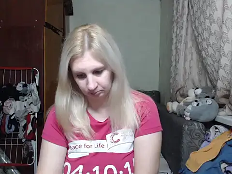 Snapshot of BustyBlond chatting on 01/23/25, 03:32 BustyBlond online show from 01/23/25, 03:32
