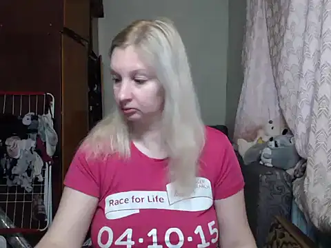 Snapshot of BustyBlond chatting on 01/25/25, 06:01 BustyBlond online show from 01/25/25, 06:01