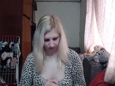 Snapshot of BustyBlond chatting on 01/27/25, 10:06 BustyBlond online show from 01/27/25, 10:06