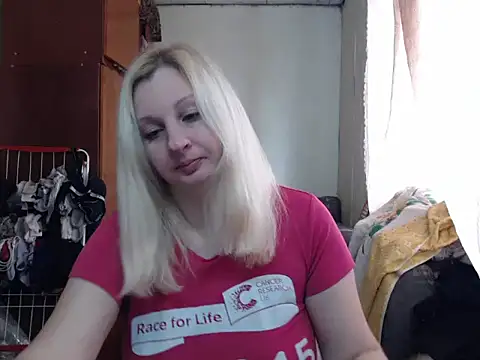 Snapshot of BustyBlond chatting on 02/10/25, 09:04 BustyBlond online show from 02/10/25, 09:04