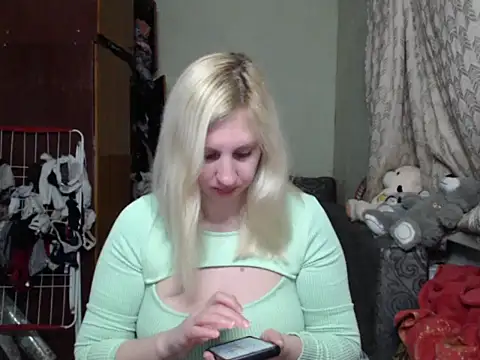 Snapshot of BustyBlond chatting on 02/20/25, 04:03 BustyBlond online show from 02/20/25, 04:03