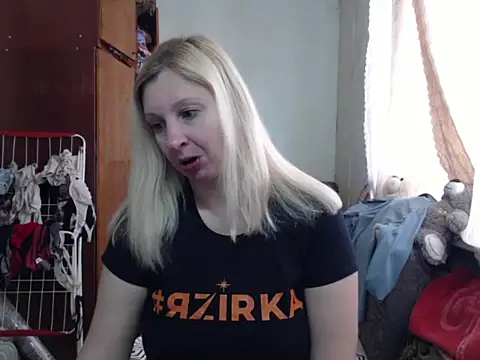 Snapshot of BustyBlond chatting on 02/23/25, 11:00 BustyBlond online show from 02/23/25, 11:00