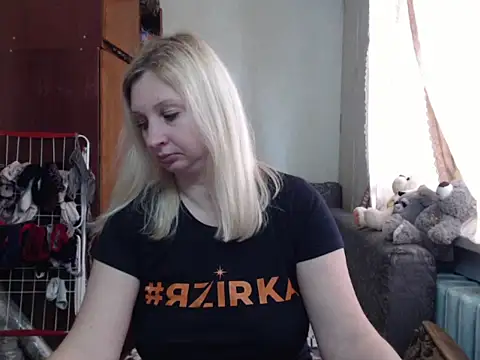 Snapshot of BustyBlond chatting on 02/27/25, 10:04 BustyBlond online show from 02/27/25, 10:04