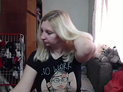 Snapshot of BustyBlond chatting on 02/27/25, 02:00 BustyBlond online show from 02/27/25, 02:00