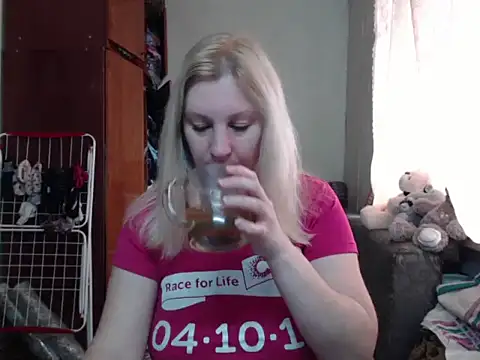 Snapshot of BustyBlond chatting on 03/04/25, 05:53 BustyBlond online show from 03/04/25, 05:53