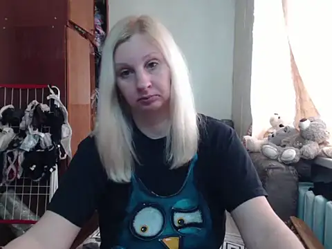 Snapshot of BustyBlond chatting on 03/10/25, 09:21 BustyBlond online show from 03/10/25, 09:21