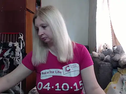 Snapshot of BustyBlond chatting on 03/12/25, 09:55 BustyBlond online show from 03/12/25, 09:55
