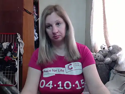 Snapshot of BustyBlond chatting on 03/21/25, 11:33 BustyBlond online show from 03/21/25, 11:33