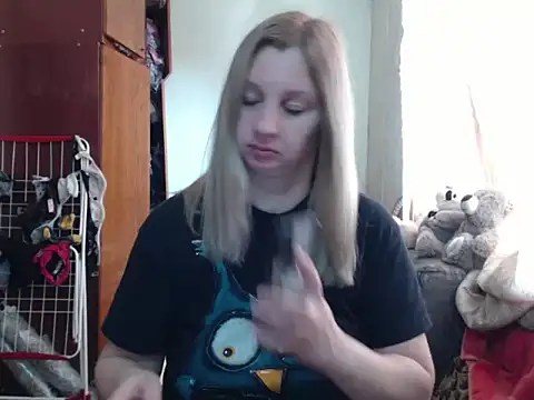Snapshot of BustyBlond chatting on 03/23/25, 08:15 BustyBlond online show from 03/23/25, 08:15