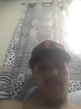 Snapshot of Miguel_I chatting on 12/18/25, 07:20 Miguel I online show from 12/18/25, 07:20