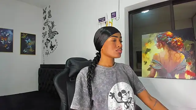 Snapshot of Emattaylor chatting on 12/03/24, 11:01 Emattaylor online show from 12/03/24, 11:01