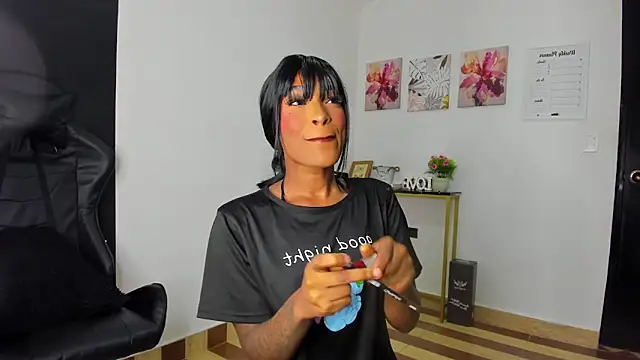 Snapshot of Emattaylor chatting on 10/12/25, 03:33 Emattaylor online show from 10/12/25, 03:33