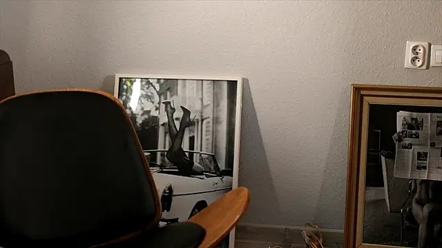 Snapshot of Special___ chatting on 12/23/24, 08:14 Special    online show from 12/23/24, 08:14