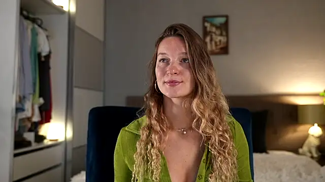 Snapshot of Special___ chatting on 09/26/25, 04:05 Special    online show from 09/26/25, 04:05