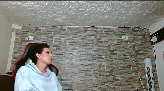 Snapshot of omar_alurba chatting on 12/29/24, 05:21 omar alurba online show from 12/29/24, 05:21