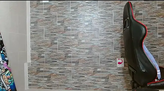 Snapshot of omar_alurba chatting on 12/31/24, 09:28 omar alurba online show from 12/31/24, 09:28