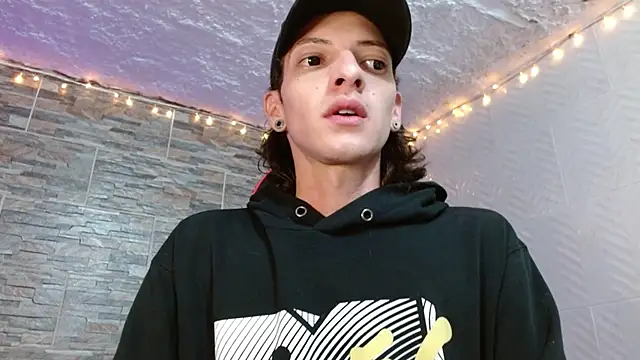 Snapshot of omar_alurba chatting on 09/13/25, 12:21 omar alurba online show from 09/13/25, 12:21