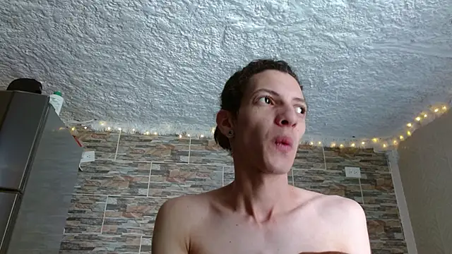 Snapshot of omar_alurba chatting on 10/17/25, 05:37 omar alurba online show from 10/17/25, 05:37