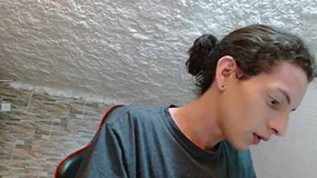 Snapshot of omar_alurba chatting on 11/16/25, 07:19 omar alurba online show from 11/16/25, 07:19