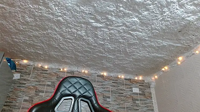 Snapshot of omar_alurba chatting on 11/18/25, 10:36 omar alurba online show from 11/18/25, 10:36