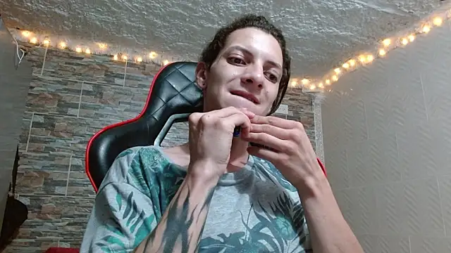 Snapshot of omar_alurba chatting on 11/26/25, 11:17 omar alurba online show from 11/26/25, 11:17