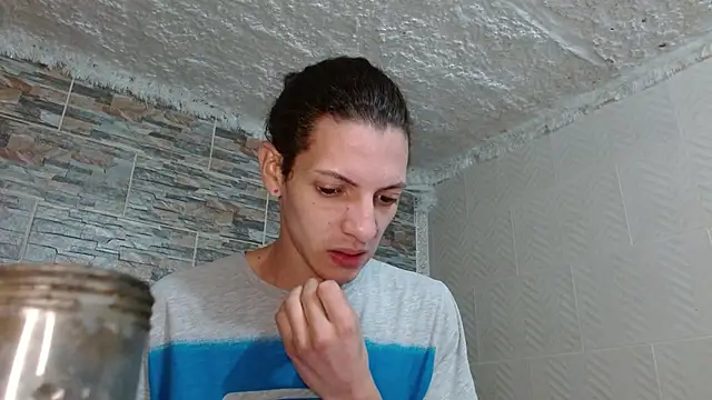 Snapshot of omar_alurba chatting on 11/28/25, 03:25 omar alurba online show from 11/28/25, 03:25