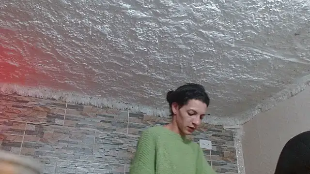 Snapshot of omar_alurba chatting on 11/30/25, 02:43 omar alurba online show from 11/30/25, 02:43