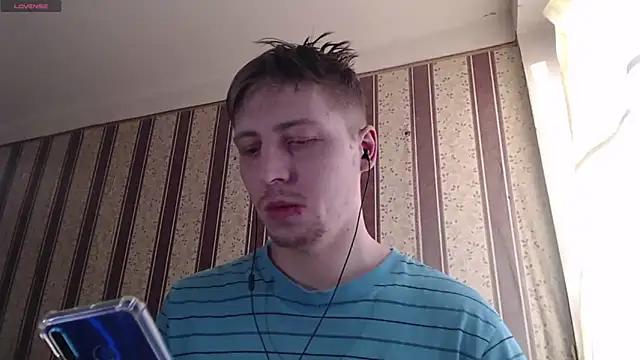 Snapshot of darienlarge chatting on 02/25/25, 02:44 darienlarge online show from 02/25/25, 02:44
