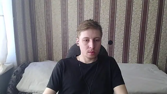 Snapshot of darienlarge chatting on 03/21/25, 02:29 darienlarge online show from 03/21/25, 02:29