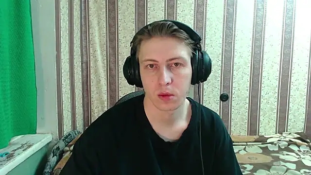 darienlarge online show from 10/22/25, 03:40