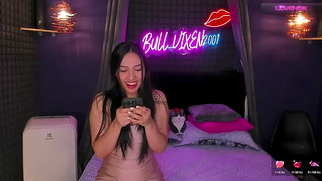 Snapshot of bull_vixen2001 chatting on 10/21/25, 09:21 bull vixen2001 online show from 10/21/25, 09:21