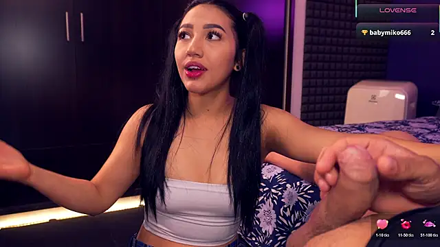 Snapshot of bull_vixen2001 chatting on 11/14/25, 12:37 bull vixen2001 online show from 11/14/25, 12:37