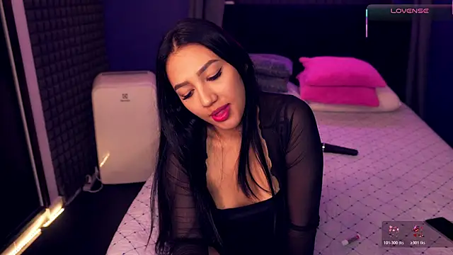 Snapshot of bull_vixen2001 chatting on 11/30/25, 01:15 bull vixen2001 online show from 11/30/25, 01:15