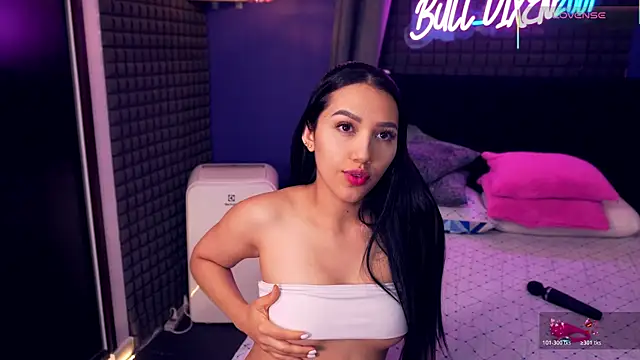 Snapshot of bull_vixen2001 chatting on 12/01/25, 10:37 bull vixen2001 online show from 12/01/25, 10:37