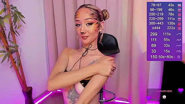 Bella-White online show from 10/13/25, 01:11