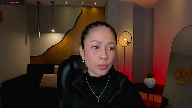 ErikaBenz  online show from 02/10/25, 11:04