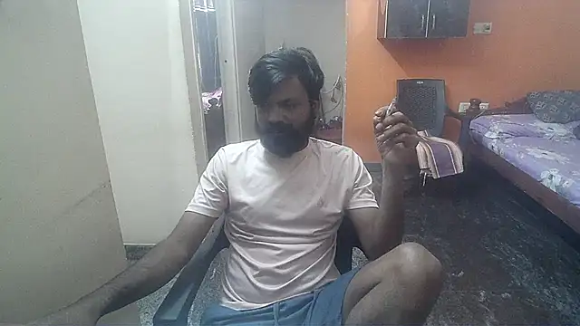 Snapshot of Indiaguy4u chatting on 01/13/25, 06:06 Indiaguy4u online show from 01/13/25, 06:06